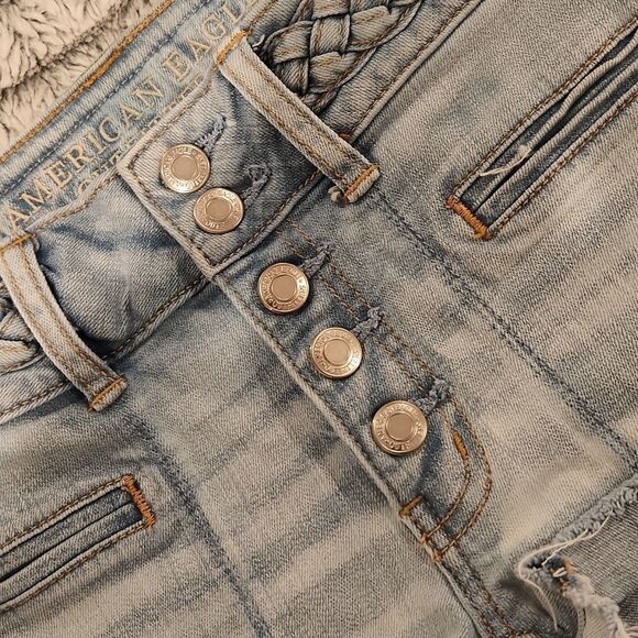 Light wash, exposed button fly American Eagle jean shorts size 6 - Picture 5 of 8